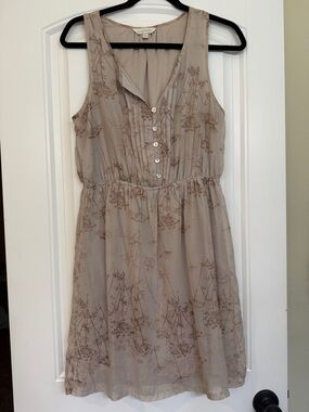 Charming Charlie Taupe Floral Sleeveless Button-Front Dress